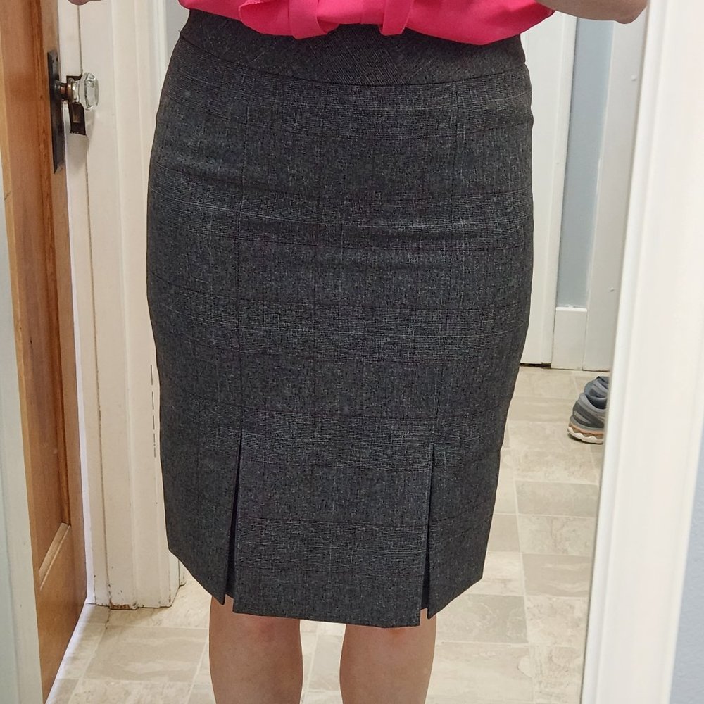 Grey pencil skirt w zipper